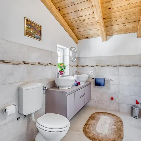 Gorgeous In With Private Swimming Pool, Be Inside Or Outside