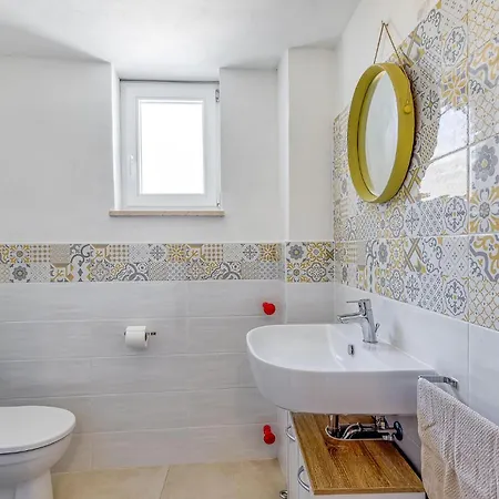 Gorgeous In With Private Swimming Pool, Be Inside Or Outside Holiday home *