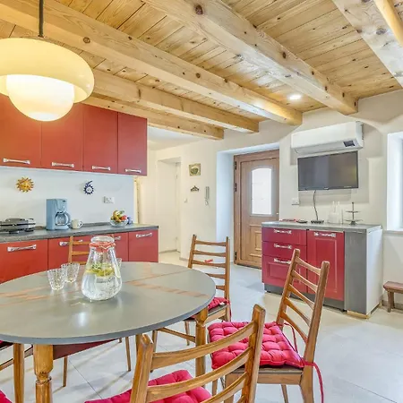Gorgeous In With Private Swimming Pool, Be Inside Or Outside Holiday home Kanfanar