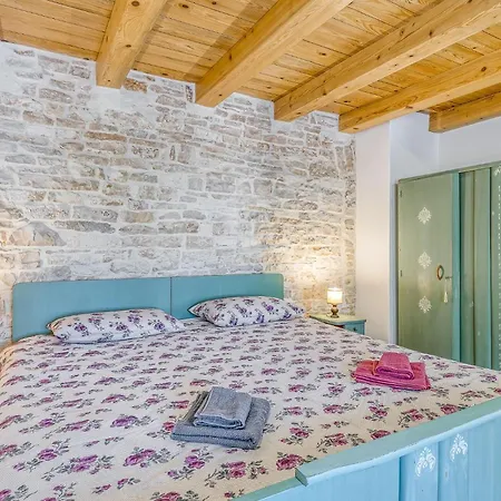 Holiday home Gorgeous In With Private Swimming Pool, Be Inside Or Outside Kanfanar