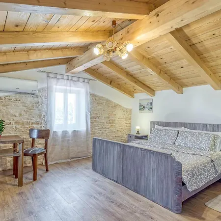 Gorgeous In With Private Swimming Pool, Be Inside Or Outside Kanfanar