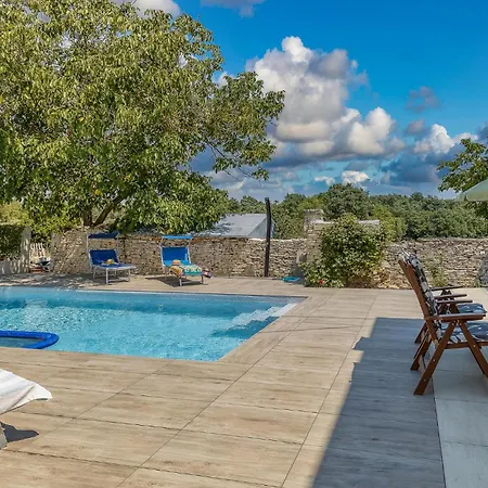 Gorgeous In With Private Swimming Pool, Be Inside Or Outside Holiday home Kanfanar
