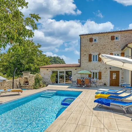 Gorgeous In With Private Swimming Pool, Be Inside Or Outside Kanfanar