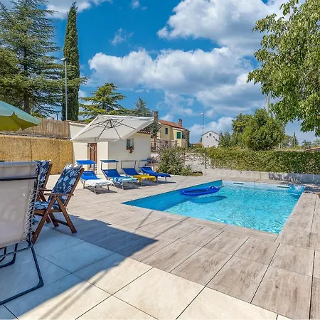 Gorgeous In With Private Swimming Pool, Be Inside Or Outside